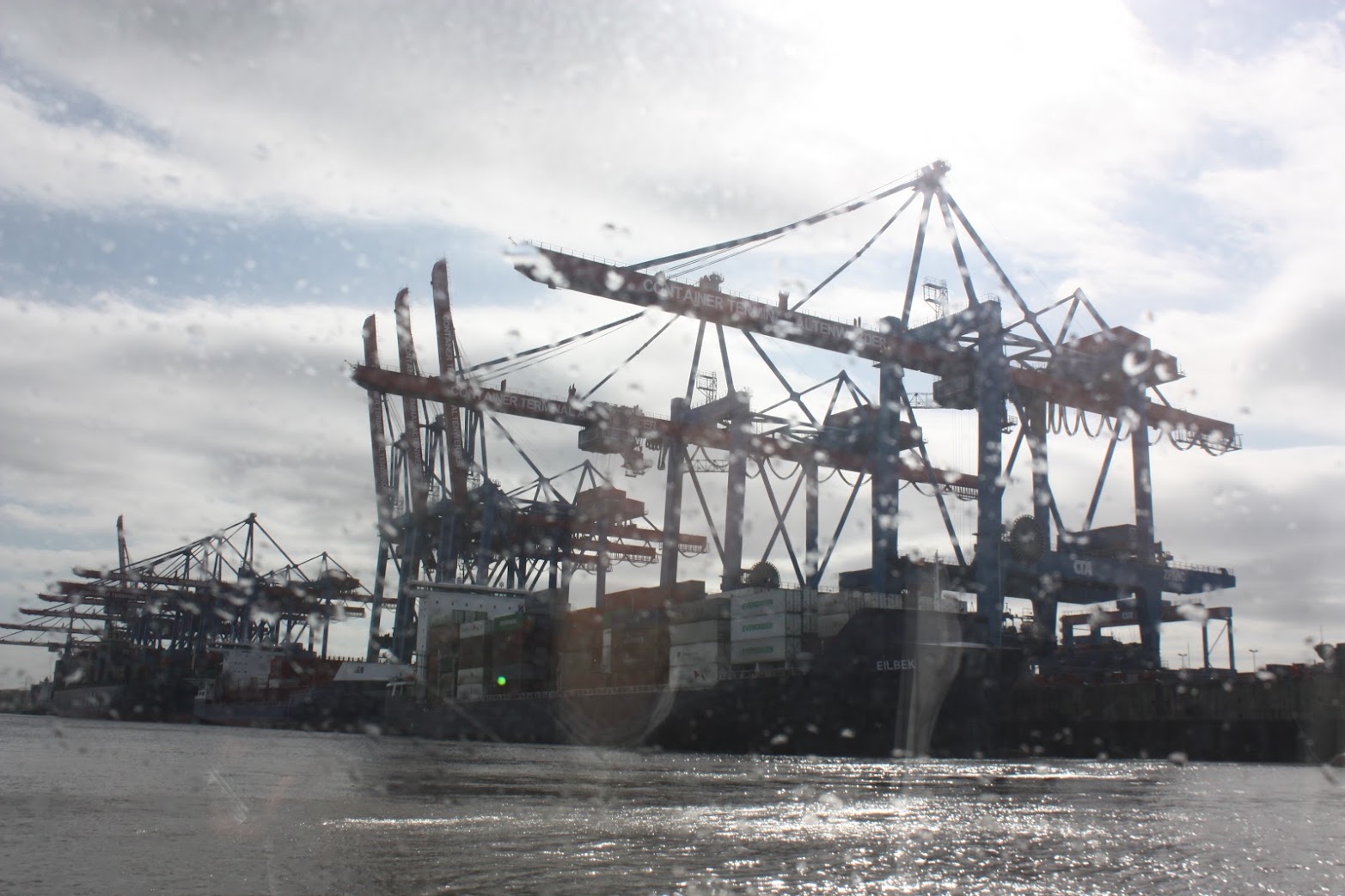 China-Europa-Arktis-Schifffahrtsroute. Von Ningbo-Zhoushan nach Hamburg